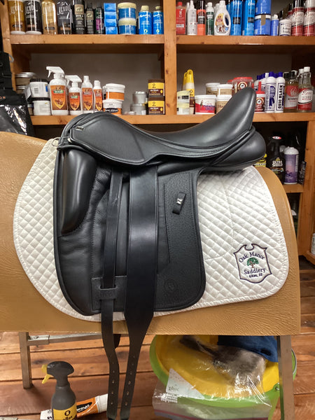 2023 Black Country Dante Venici Dressage Sadde - 17.5”